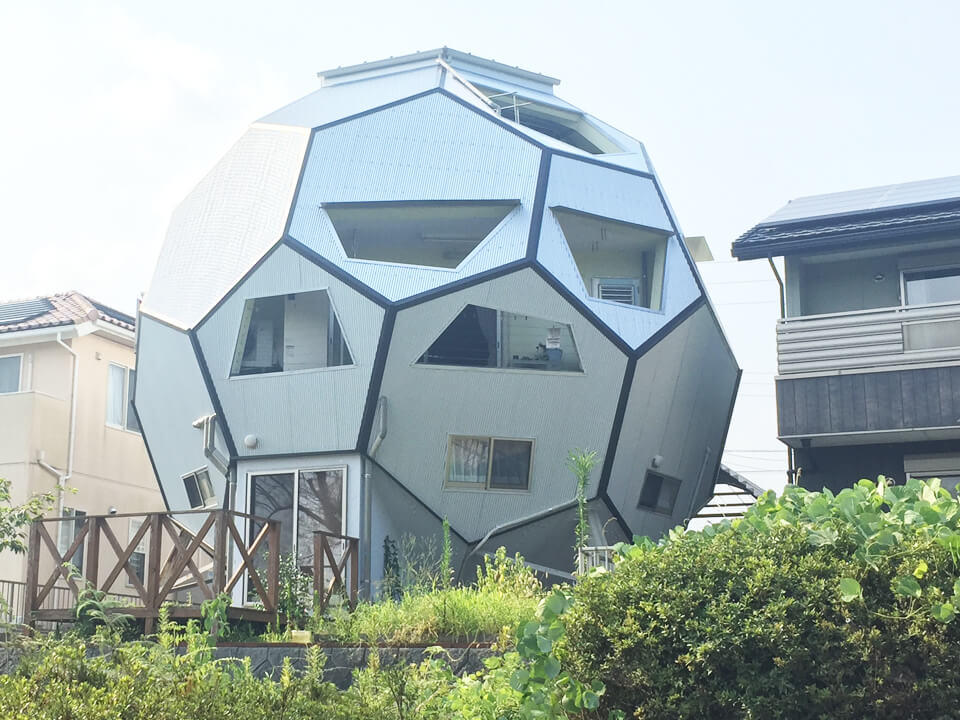 011_soccer-ball-type-house